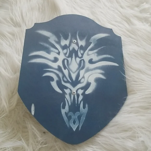 Wooden shield and sword - Picture 2 of 5